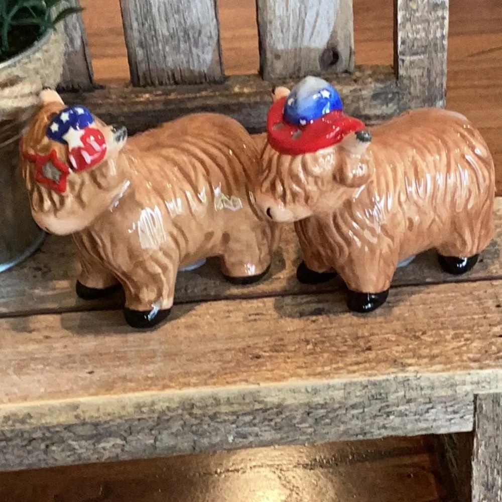 Patriotic Highland Cow Salt and Pepper Shakers